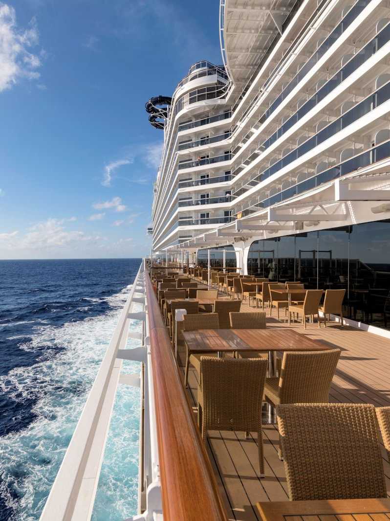 MSC Seaside Kreuzfahrtschiff mit Außenbereich und Blick auf das Meer